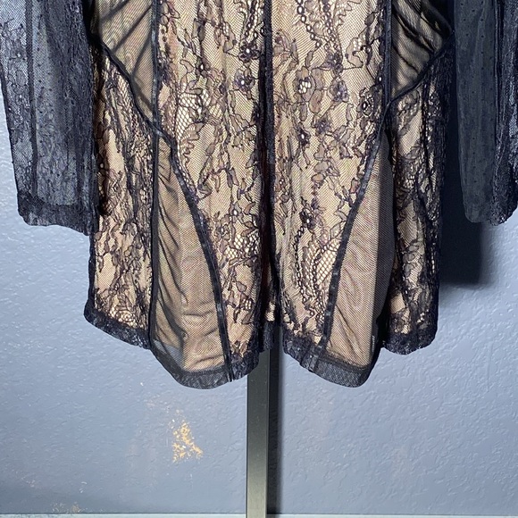 GUESS - NWT - shorts romper: black lace & mesh w sheer l/s & nude lining - XL - Picture 11 of 16